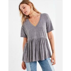 Urban Outfitters Truly Madly Deeply Cotton V-Neck
Babydoll Tee